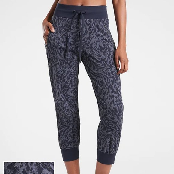 Athleta Trekkie North Printed Crop 23" Jogger 26